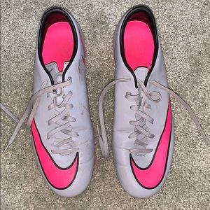 women’s hot pink soccer/lacrosse cleats